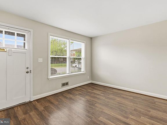 3rd image of 748 Arncliffe Rd