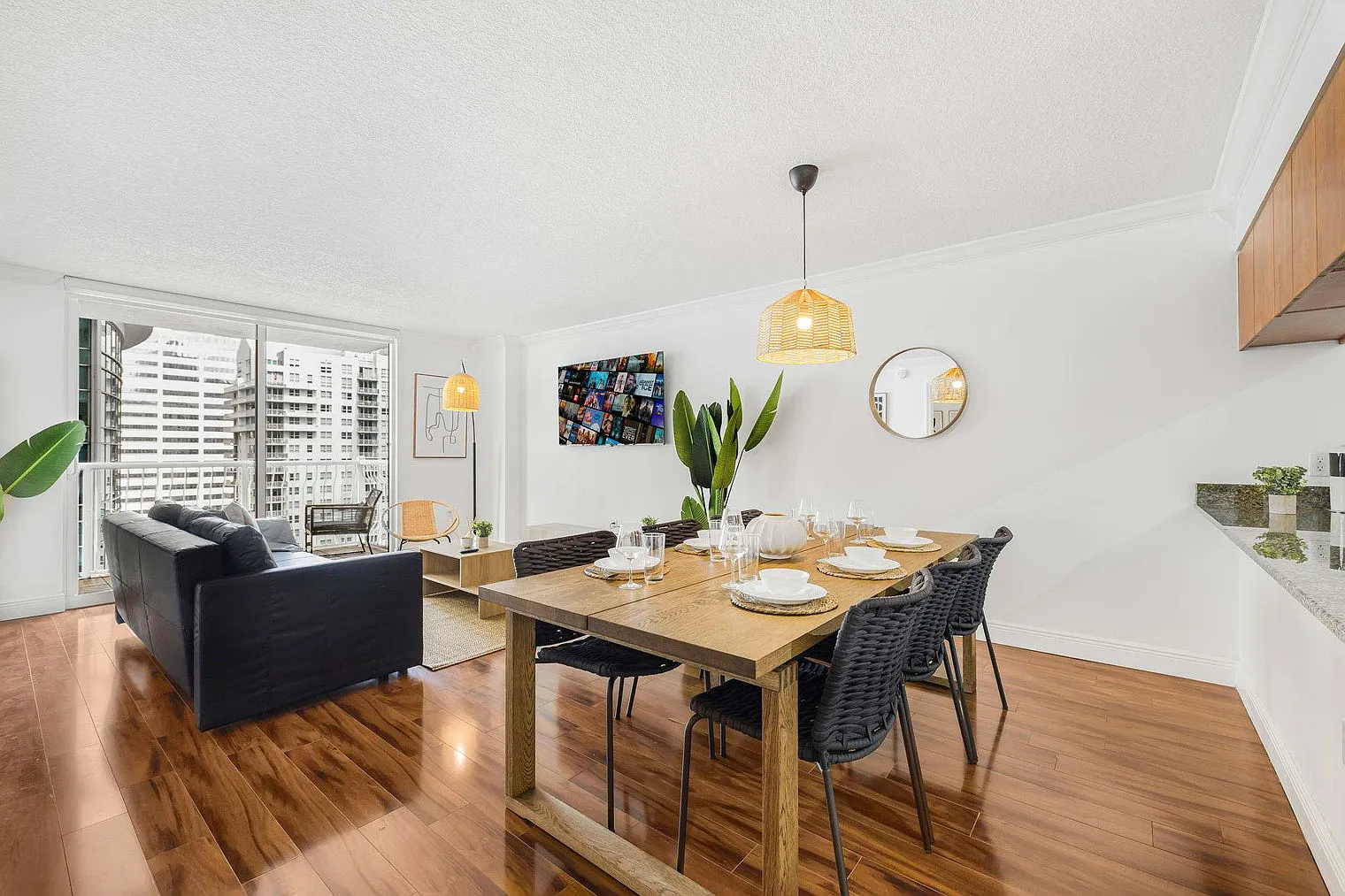 2 bed, 1.0 bath, 818 sqft, $3,733 — Photo 4