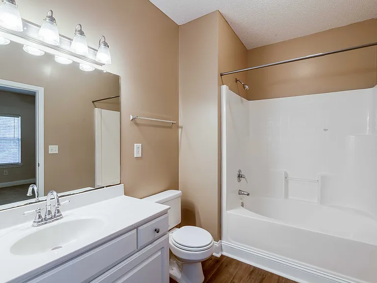 Bedford Parke Apartments — Photo 11