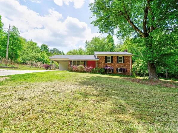 111 Harbor Point Dr, Cherryville, NC 28021