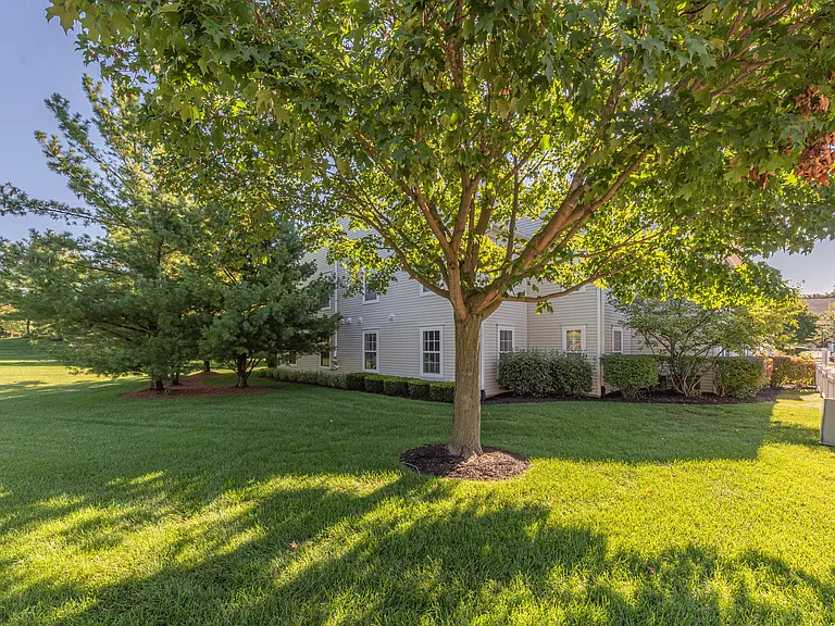 2646 S Knightsbridge Cir #1 — Photo 4