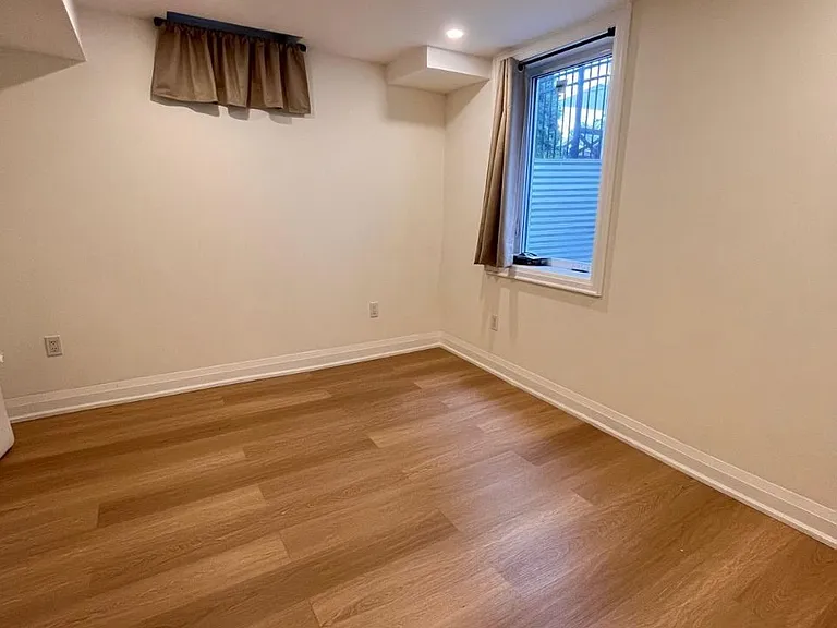 11 Kingsmead Ct #BASEMENT — Photo 5