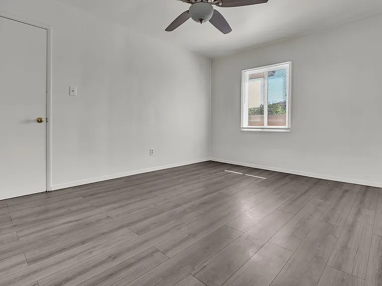 1166 E 43rd Pl — Photo 12