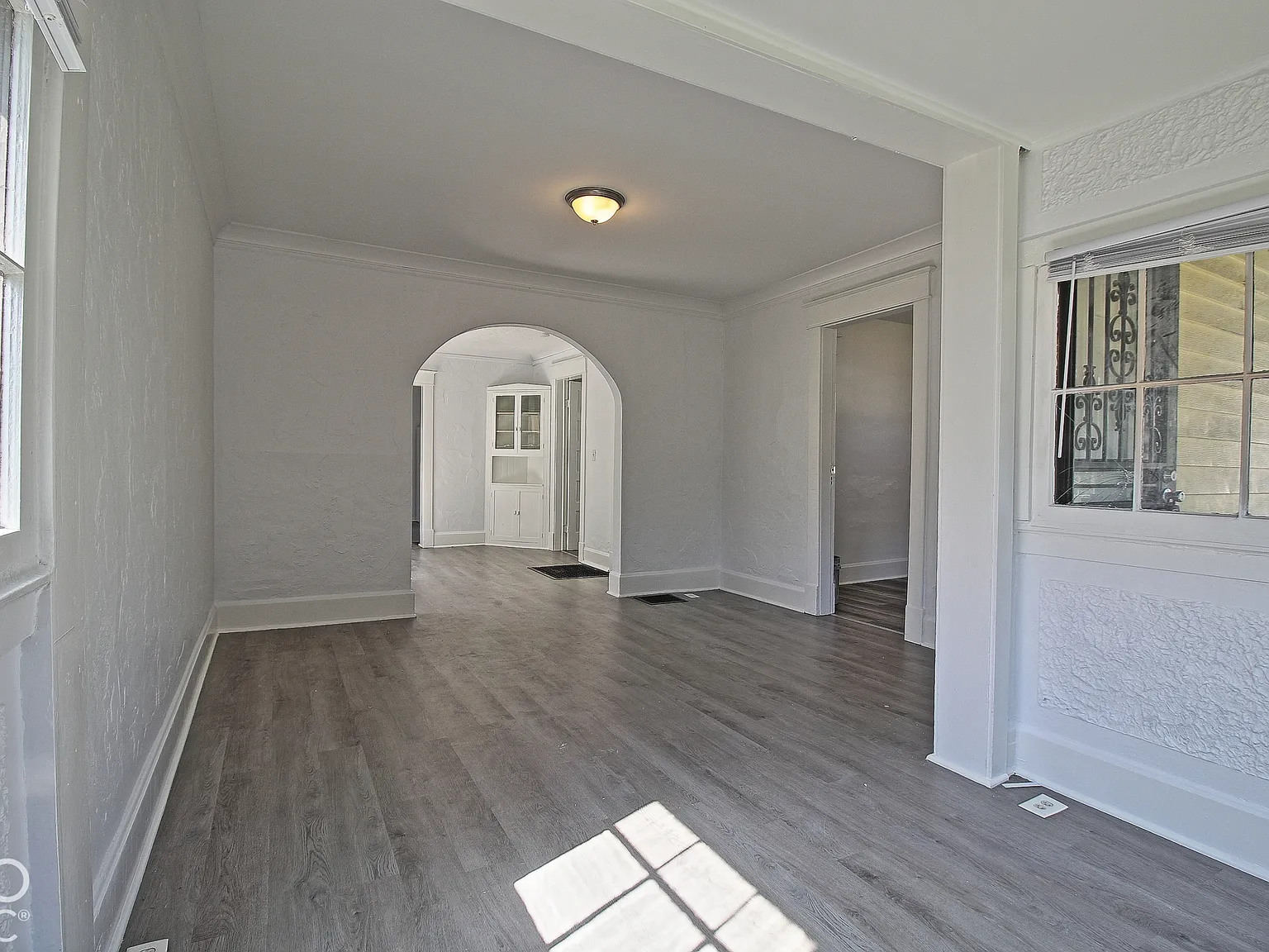 3 bed, 1.0 bath, 826 sqft, $1,200 — Photo 2