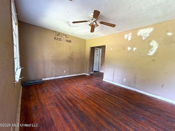 3rd image of 2032 Willow Way