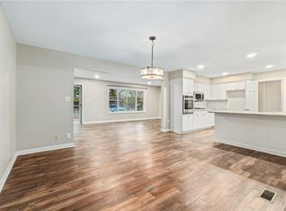 218 W Eliff St, Siloam Springs, AR 72761