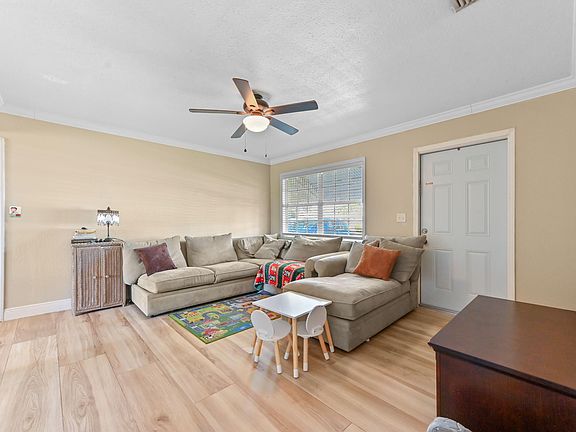 4th image of 3013 Buckley Avenue