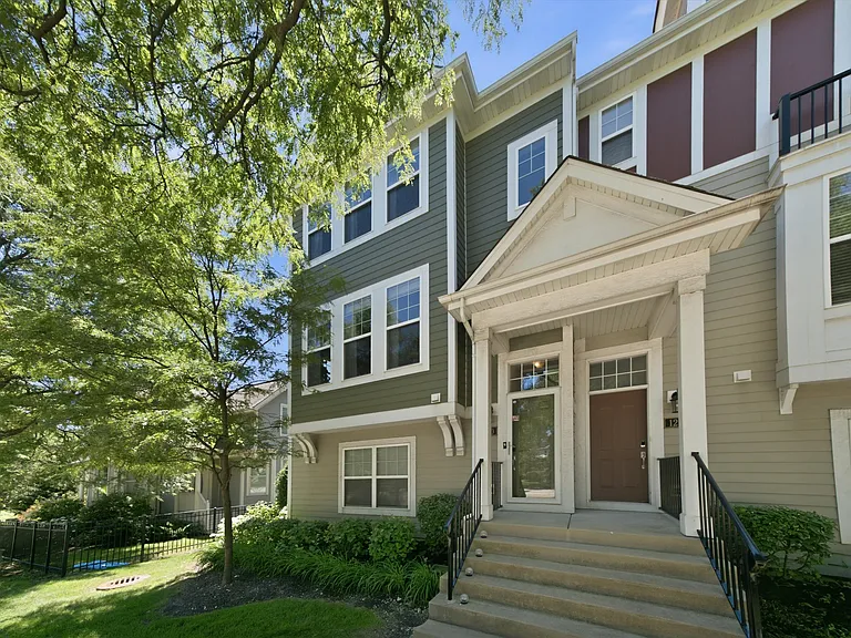 130 Waterbury Cir — Photo 47
