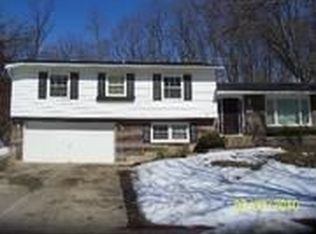 616 Green Oaks Dr, Crystal Lake, IL 60014