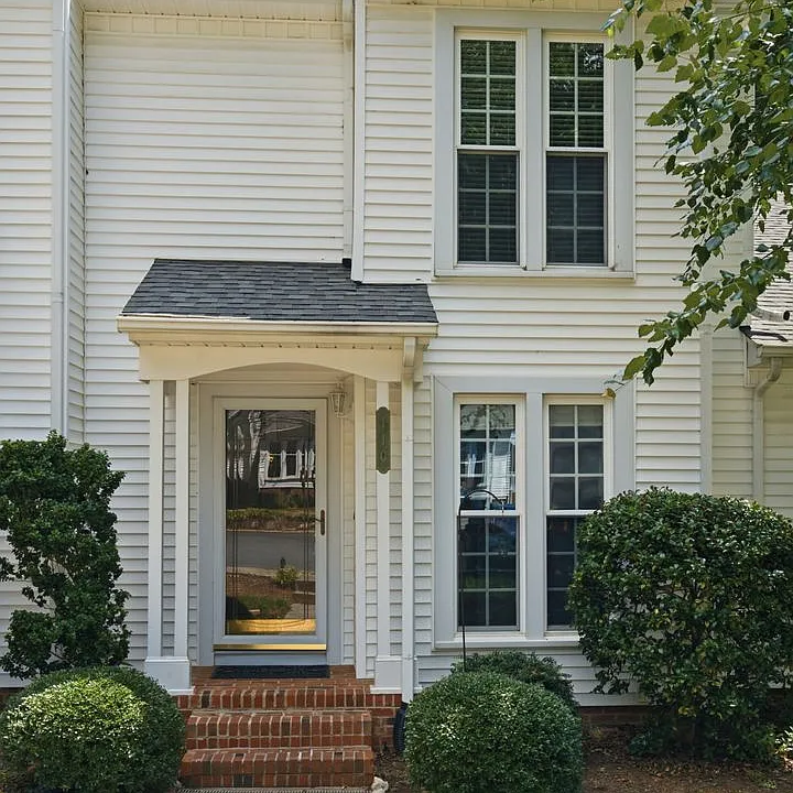 110 Planetree Ln