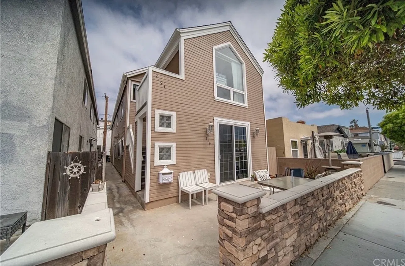 3 bed, 1150 sqft, $6,100 — Photo 1