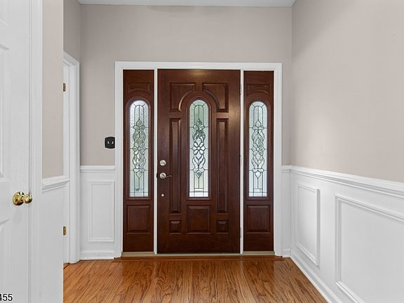 5th image of 220 Lindsay Ct