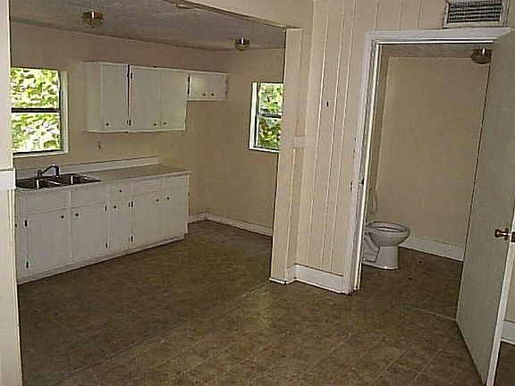 3rd image of 527 1/2 Dabney St