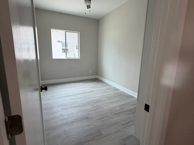 153 E 47th St #153 — Photo 25