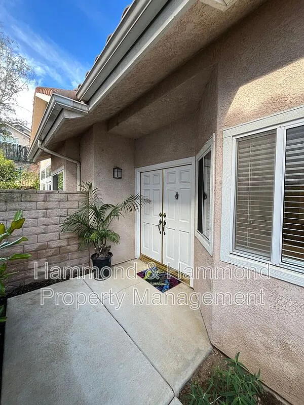 3 bed, 2.0 bath, 1408 sqft, $4,295 — Photo 4