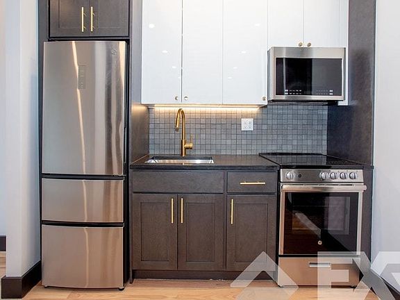 3rd image of 112 16th St #3B