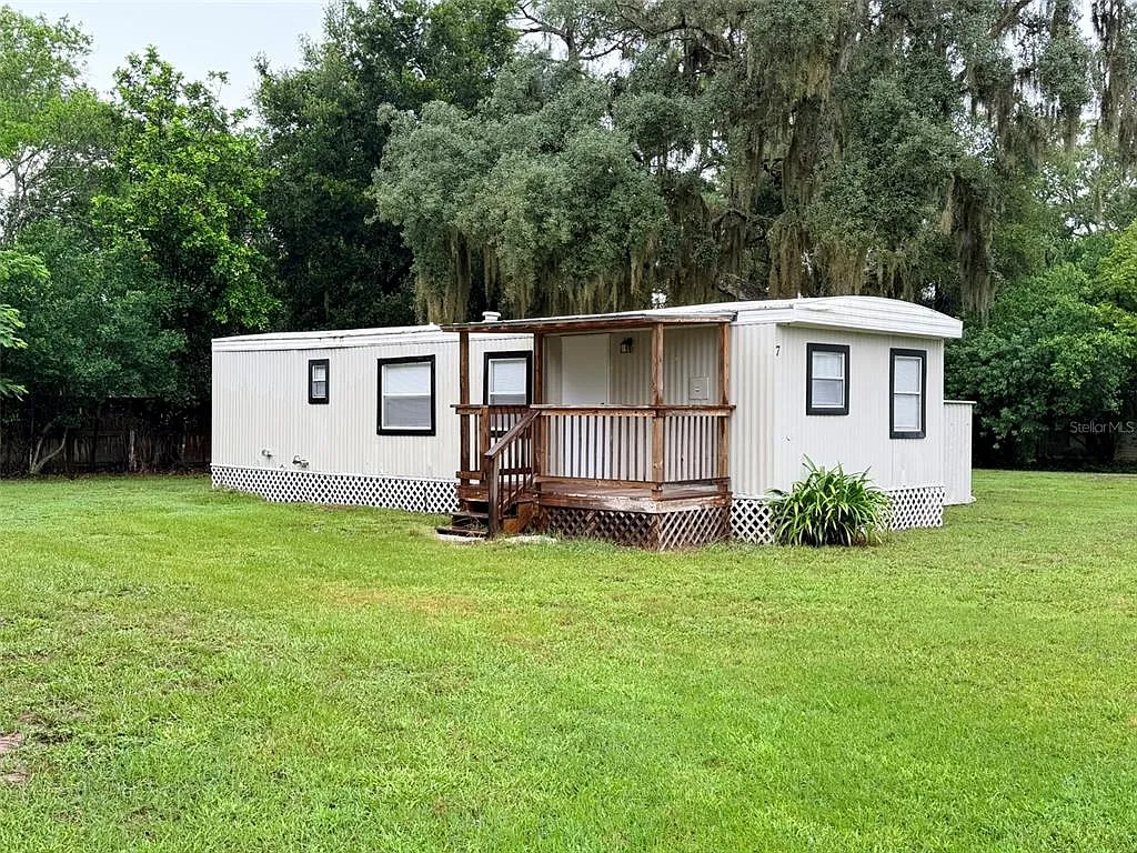 2 bed, 1.0 bath, 800 sqft, $1,207 — Photo 1