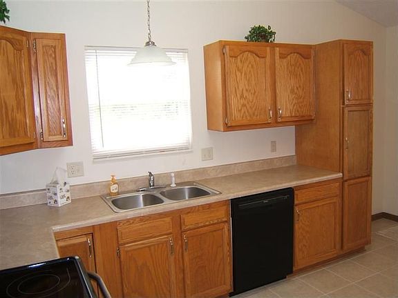 5th image of 5671 Hillary St