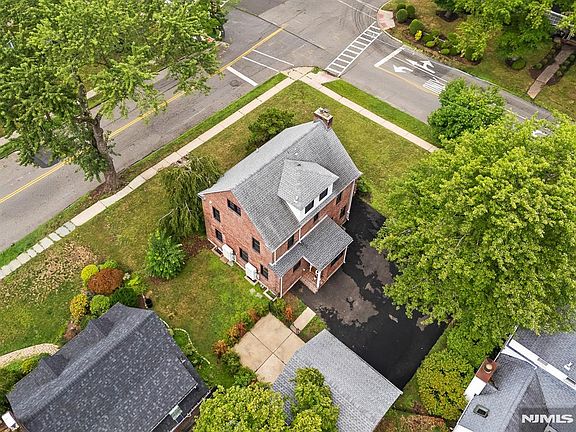 3rd image of 210 Spring Valley Ave