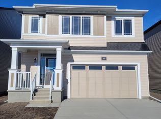 40 Carringham Gate NW #M, Calgary, AB T3P1W1
