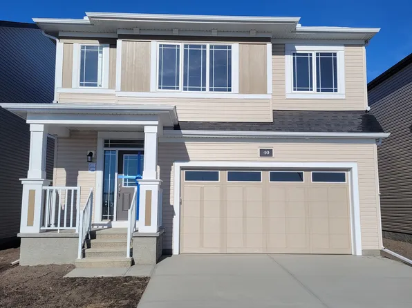 40 Carringham Gate NW #M, Calgary, AB T3P 1W1