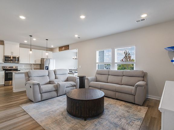 4th image of 4264 Skyridge Dr