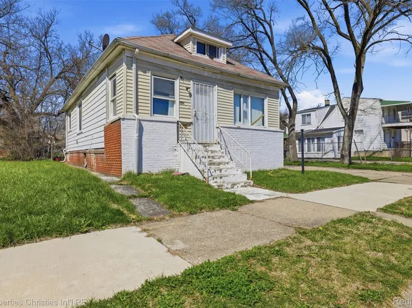 17139 Mackay Ave, Hamtramck, MI 48212