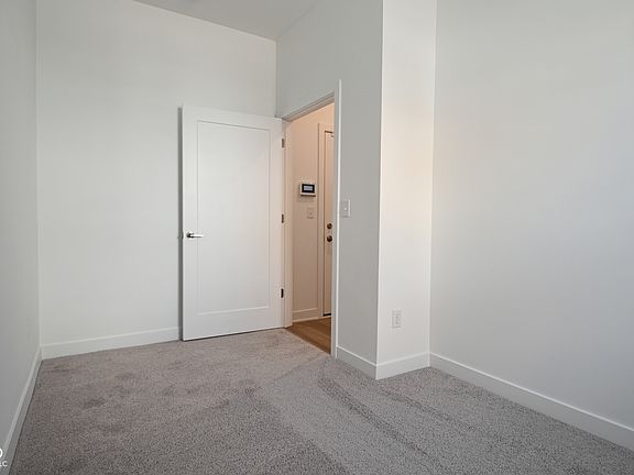 5th image of 2444 Winthrop Ave