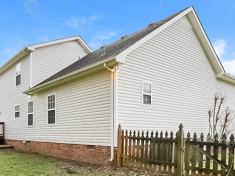 103 Rockton Ct — Photo 17