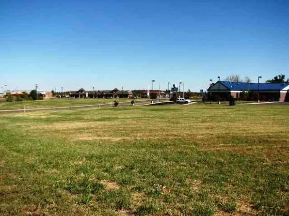 4924 Village Square Dr, Paducah, KY 42001