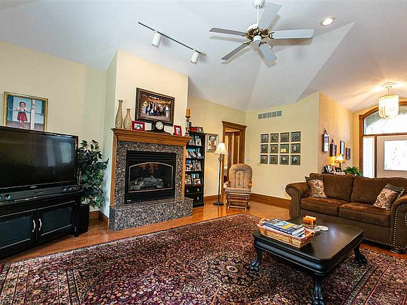 4th image of 16799 Country Club Dr