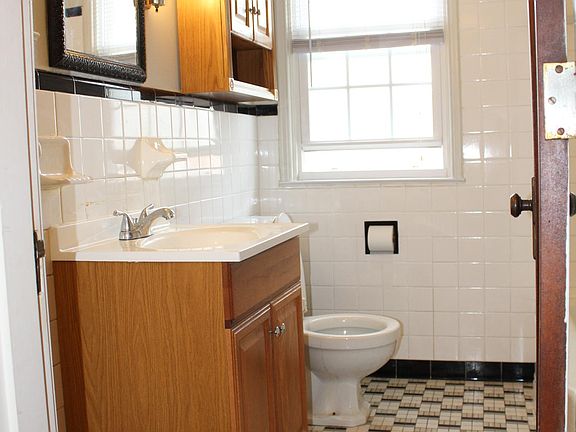 5th image of 2116 Emerson Ave APT 3
