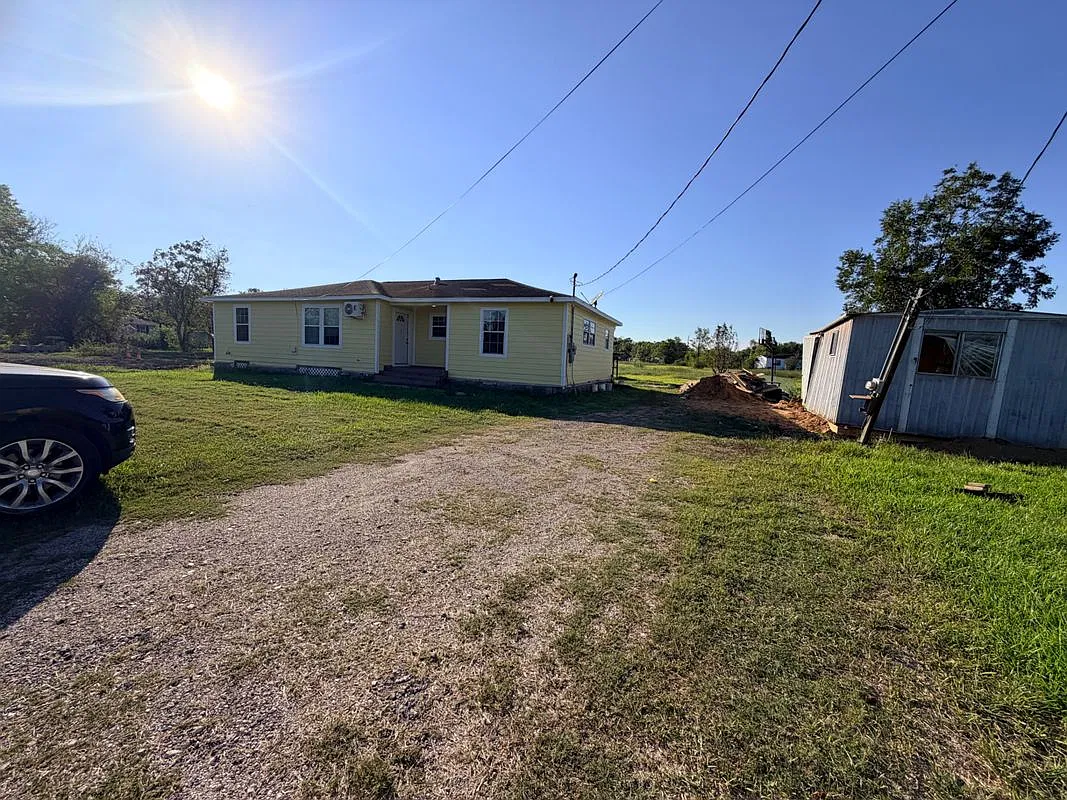18614 Baughman Dr — Photo 3