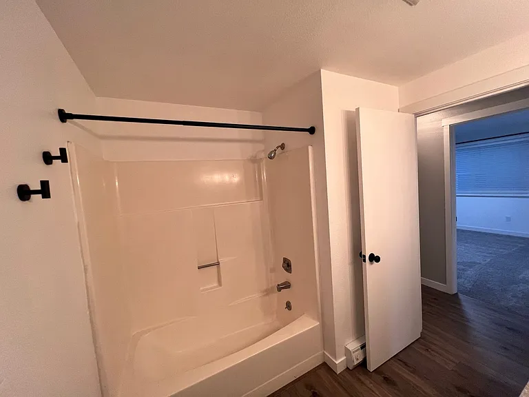 5826 Armour Loop SE — Photo 24