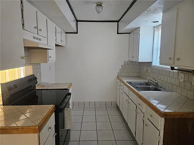7808 Sun St — Photo 7
