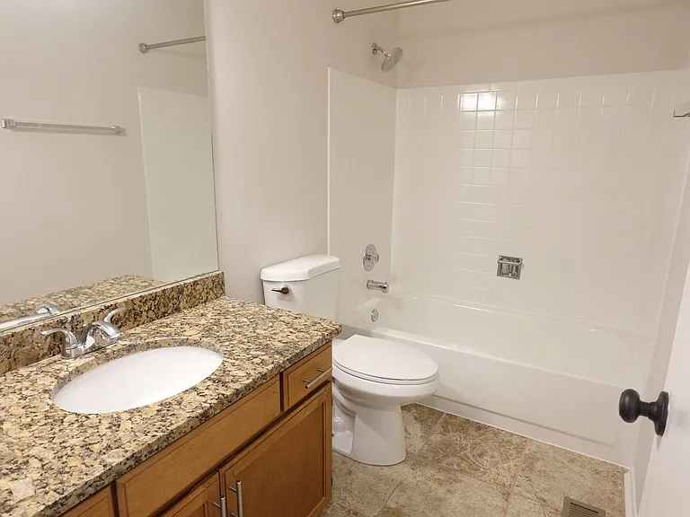 231 University Ln #D — Photo 14