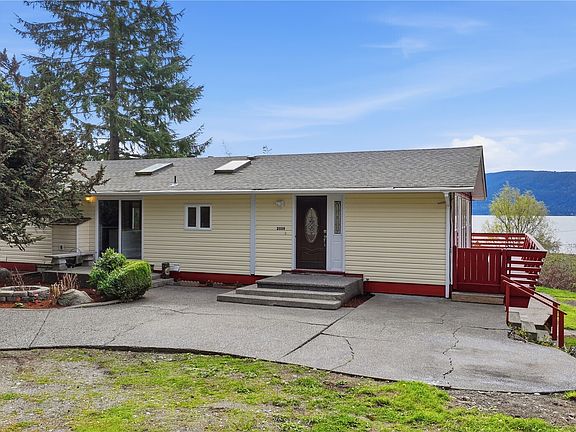 3rd image of 2539 MacKenzie Road