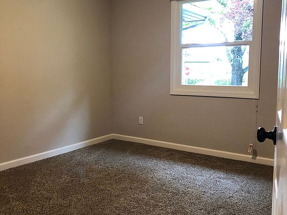 4th image of 907 Mary Jane Ave #1