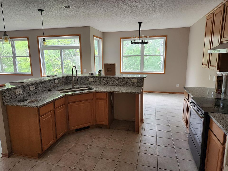1st image of 11834 Palisade St NE