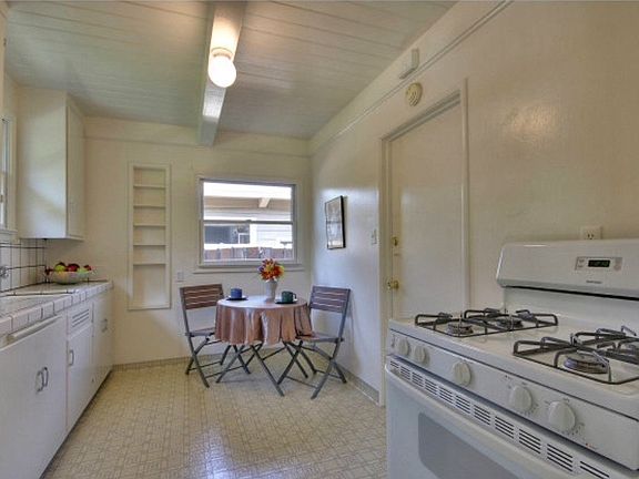 4th image of 577 Manzanita Ave