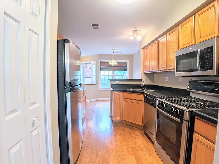 1504 Thornfield Ln — Photo 11