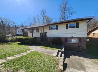 102 Pinecrest Dr, Huntington, WV 25705