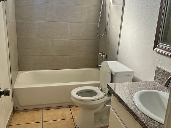 3rd image of 15825 Saticoy St #20