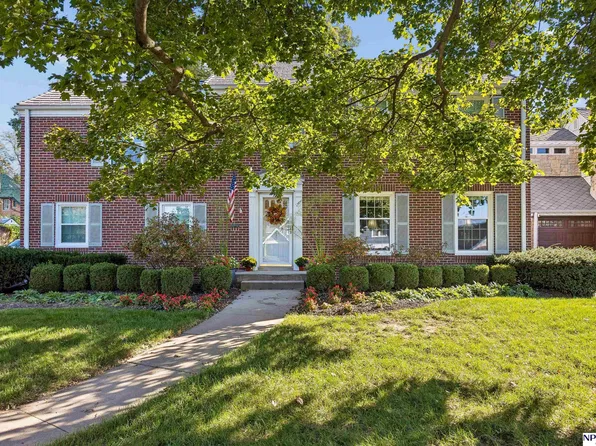 2421 N 56th St, Omaha, NE 68104