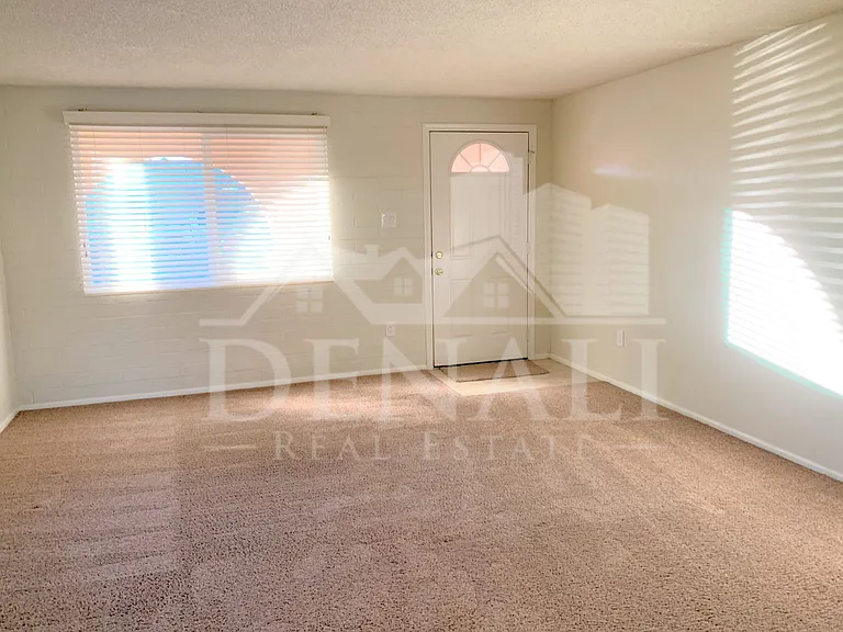 3510 E Ludlow Dr — Photo 5