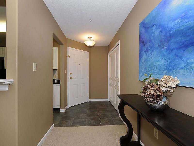 Victoria Apartment for rent - 2 Bedrooms — photo 9