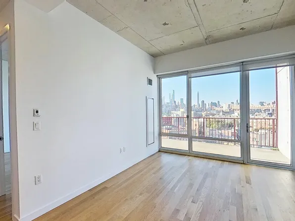 22-22 Jackson Avenue image 2 of 7