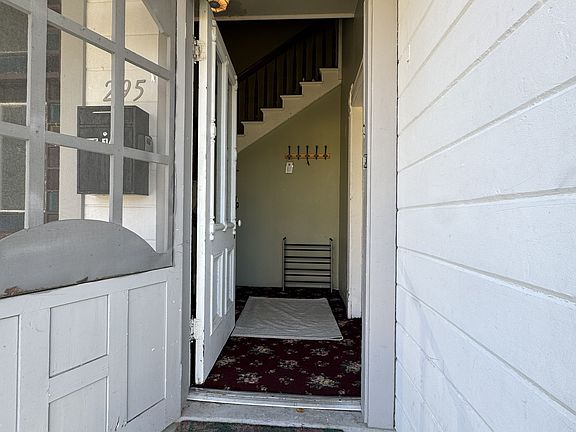 3rd image of 295 1/2 15th St NE #295