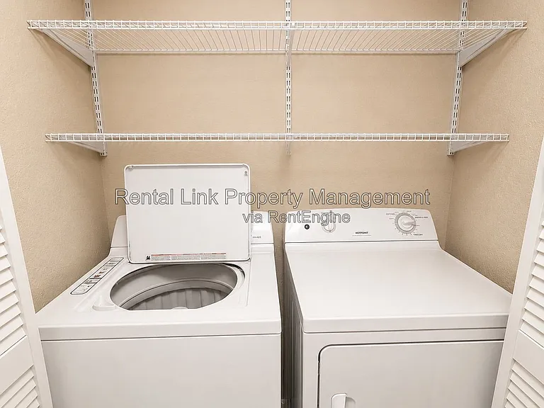 2264 Winkler Ave #202 — Photo 25