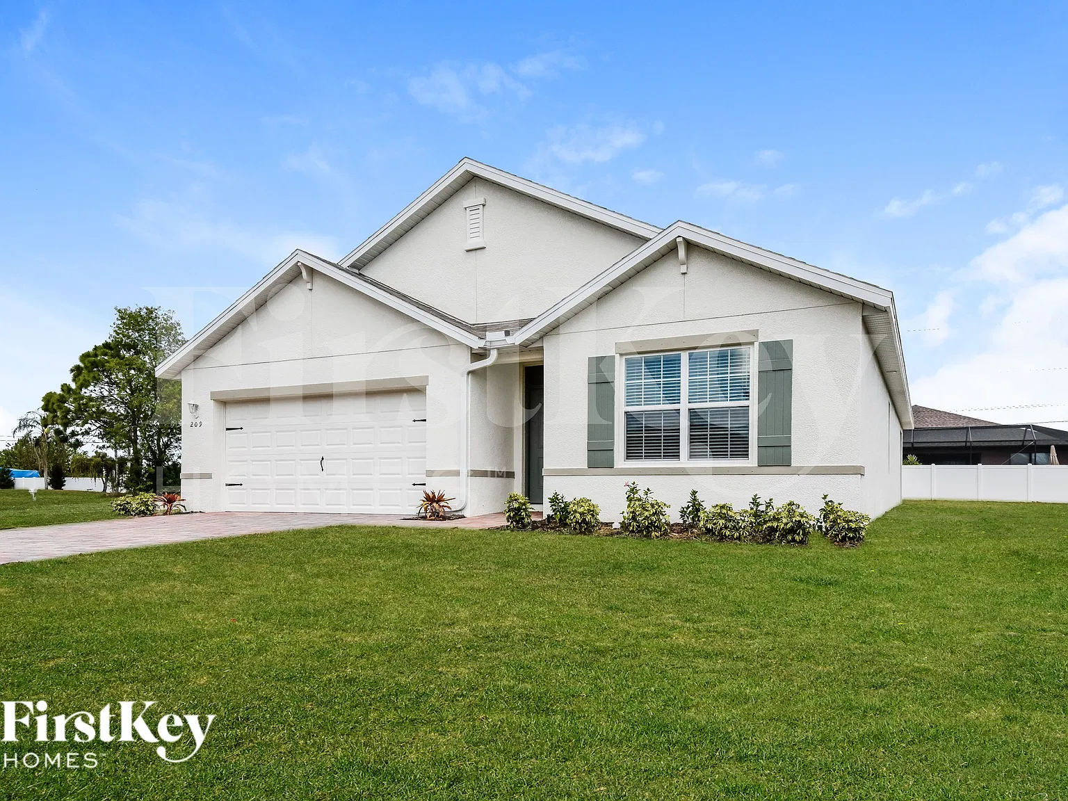 4 bed, 2.0 bath, 1828 sqft, $2,005 — Photo 2